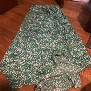 Green floral wrap skirt with separate belt from Boohoo. Size 8. Never been worn.
